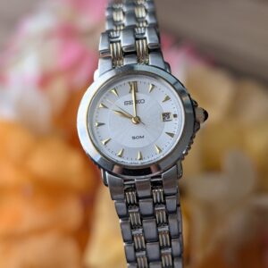 Seiko 7N82-0599 | White Wave Dial | Two-Tone Date | Ladies Quartz | Pre-Owned